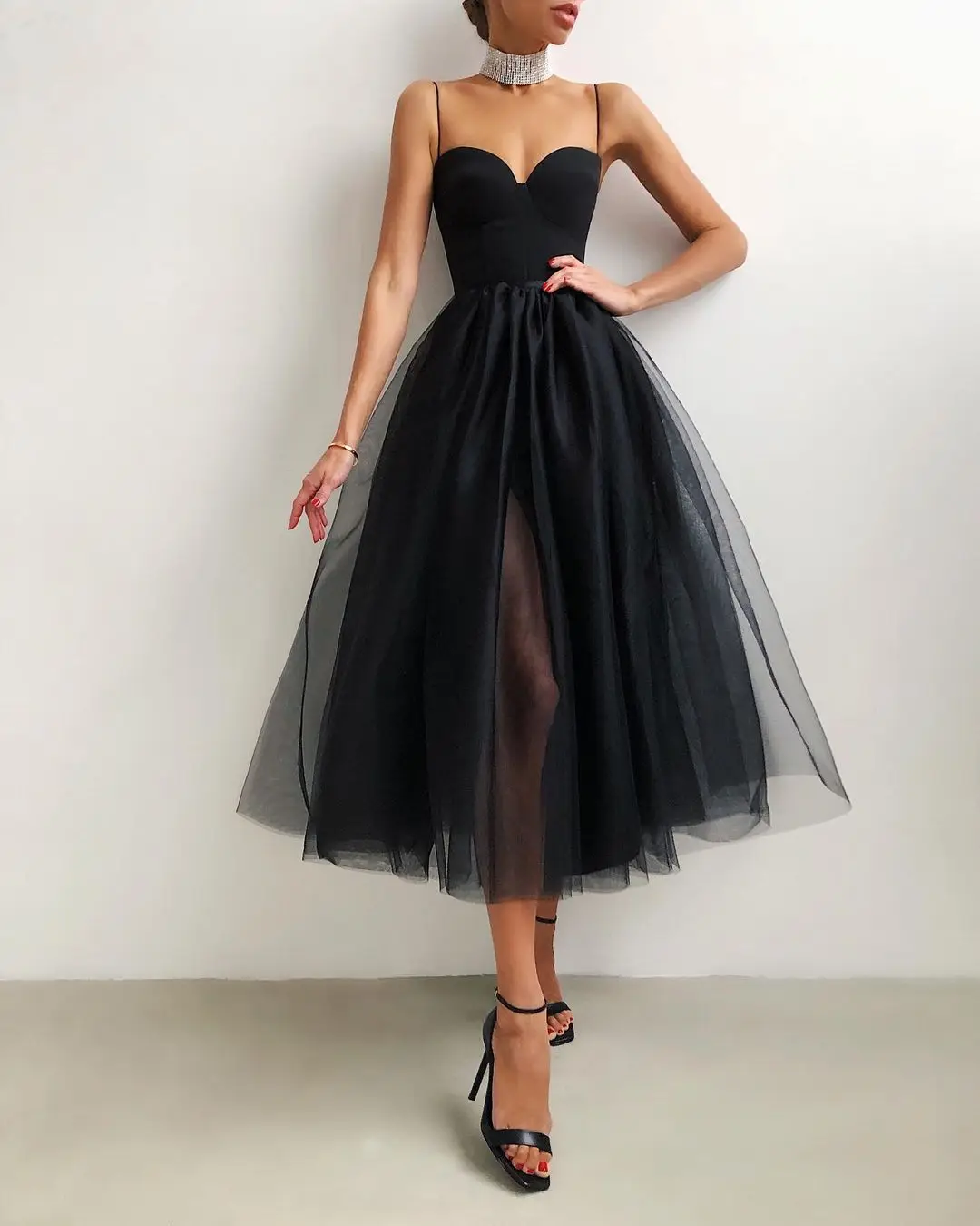 Women Fashion A-Line Evening Dress Tulle Sexy Spaghett V-neck Backless Party Dress Elegant Cocktail Bridesmaid Dresses
Women Fashion A-Line Evening Dress Tulle Sexy Spaghett V-neck Backless Party Dress Elegant Cocktail Bridesmaid Dresses