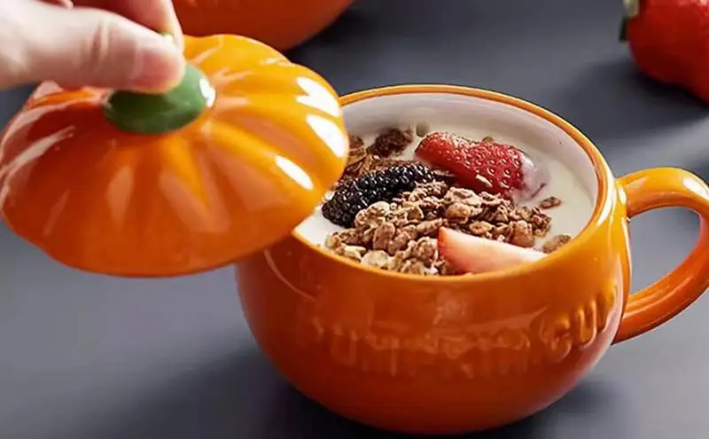 

Halloween Pumpkin Shaped Ceramic Cup With Spoon Breakfast Oatmeal Cup Heat Insulating ceramic water cup for Cereal Yogurt