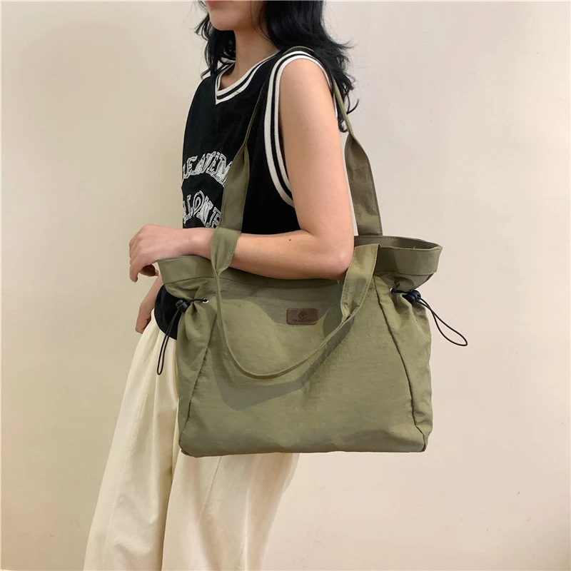 Вместительная женская сумка с ручками сверху, тканевая дамская сумочка, Модный повседневный тоут на плечо для покупок для девушек
Вместительная женская сумка с ручками сверху, тканевая дамская сумочка, Модный повседневный тоут на плечо для покупок для девушек