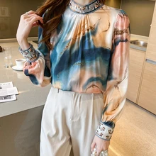2022 Spring Autumn New Retro Fashionable Stand Collar Pullover Shirts Women High Industry Beading Lantern Sleeve Printing Tops
2022 Spring Autumn New Retro Fashionable Stand Collar Pullover Shirts Women High Industry Beading Lantern Sleeve Printing Tops