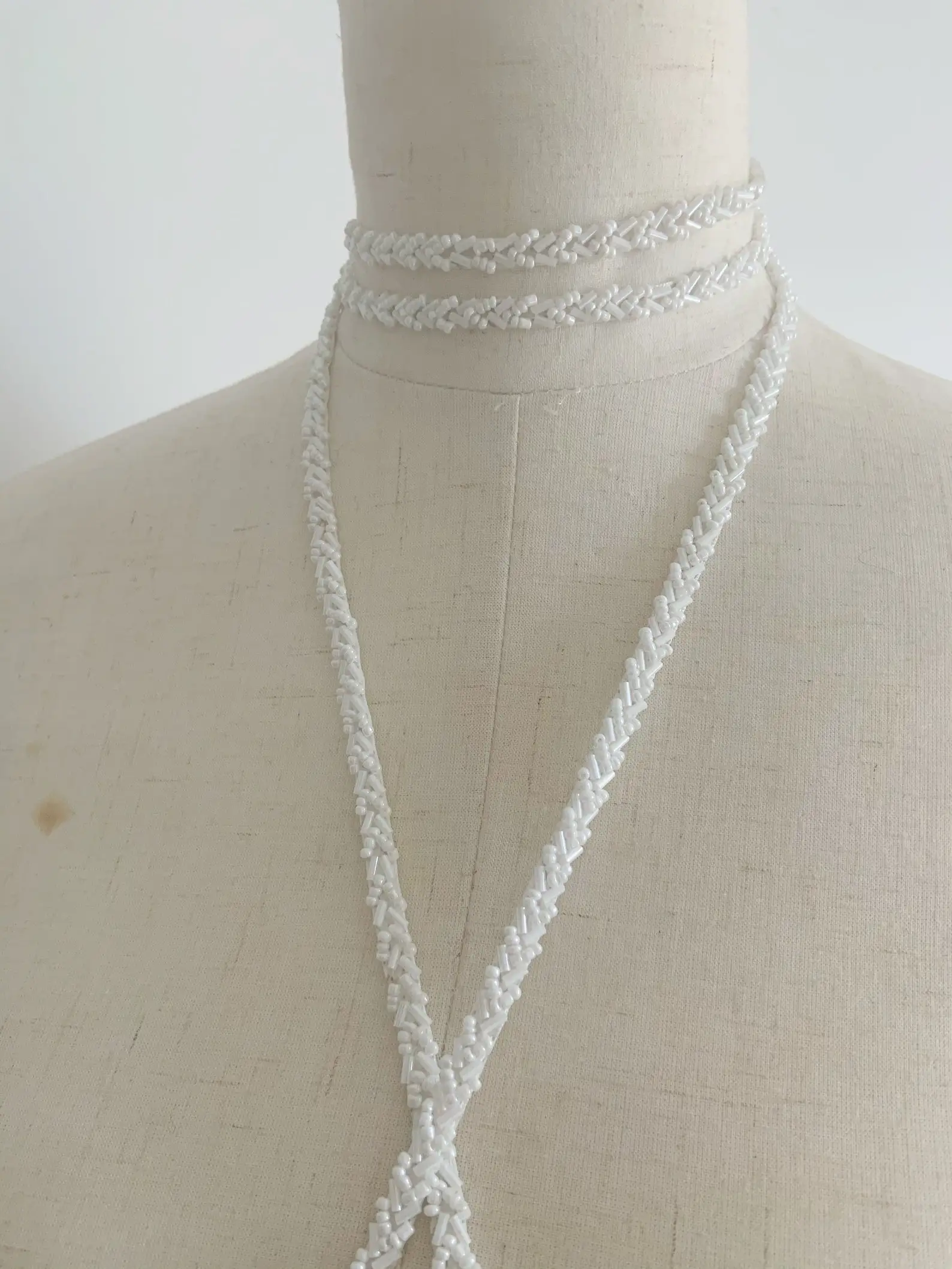 10 Yards Off White Beaded Trim Ribbon Fabric Clothes Decoration Wedding Dress Collar Sleeve Lace Applique Crafts
10 Yards Off White Beaded Trim Ribbon Fabric Clothes Decoration Wedding Dress Collar Sleeve Lace Applique Crafts