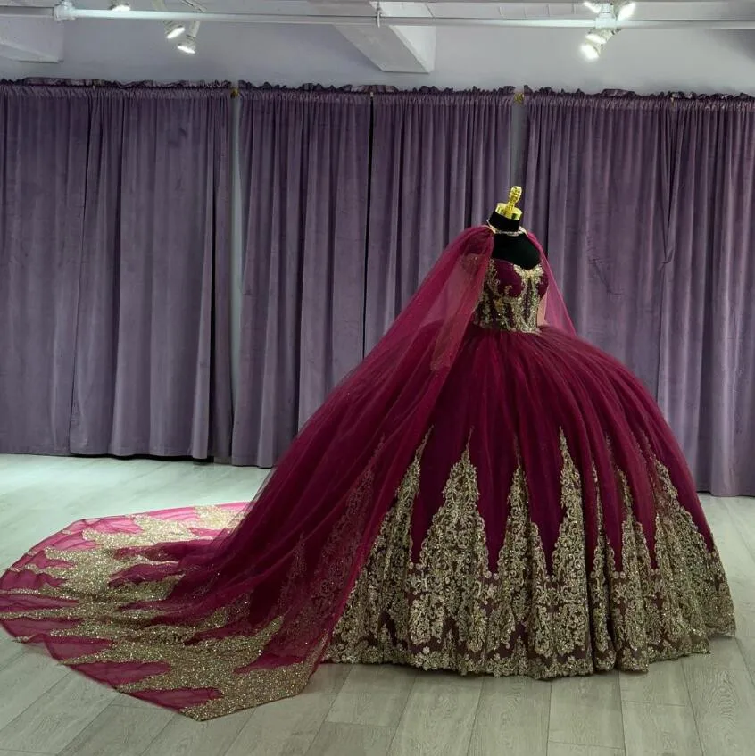 Блестящее платье принцессы винного цвета с накидкой, роскошный золотистый корсет с аппликацией, красивое платье 15 лет
Блестящее платье принцессы винного цвета с накидкой, роскошный золотистый корсет с аппликацией, красивое платье 15 лет
