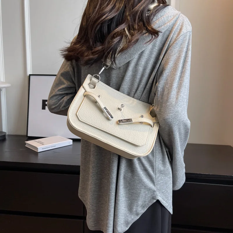 High End And Western Style New Women's Popular Versatile Crossbody Simple One Shoulder Underarm Small Square Bag
High End And Western Style New Women's Popular Versatile Crossbody Simple One Shoulder Underarm Small Square Bag