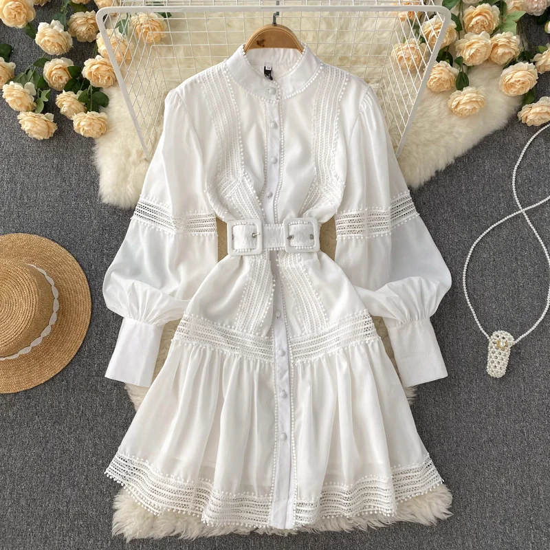 

Женское короткое однотонное платье-рубашка, белое кружевное ажурное платье-трапеция с длинным рукавом-фонариком и поясом, лето-осень 2023
