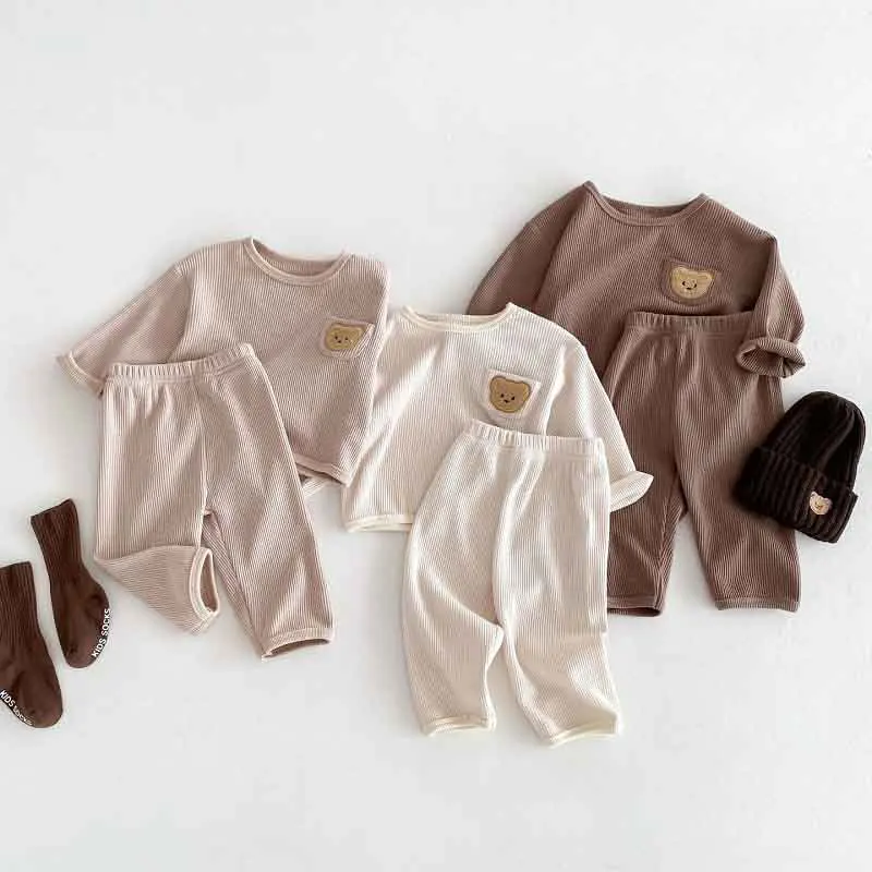 Комплект одежды для маленьких мальчиков 0-4 лет, пуловер с длинным рукавом и мультяшным медведем и штаны с вафельным узором, комплект из 2 предметов, на весну
Комплект одежды для маленьких мальчиков 0-4 лет, пуловер с длинным рукавом и мультяшным медведем и штаны с вафельным узором, комплект из 2 предметов, на весну