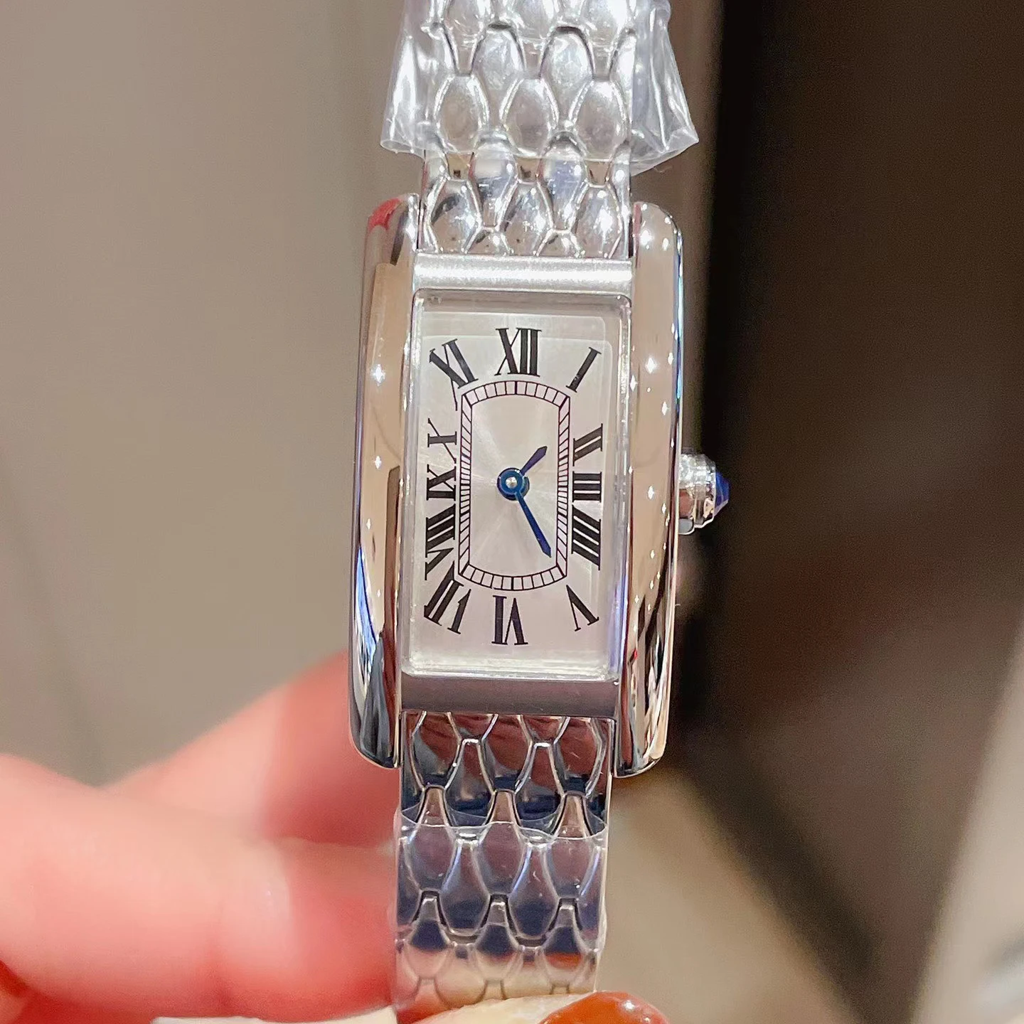 fashion Luxury brand rectangular dial leisure Diamond women watch American TOP quality Tank sapphire glass quartz watch gift
fashion Luxury brand rectangular dial leisure Diamond women watch American TOP quality Tank sapphire glass quartz watch gift
