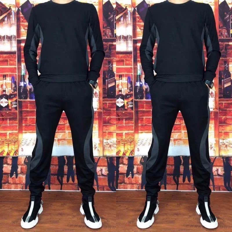 Men's casual suits for autumn and winter are fashionable, simple, slim, long-sleeved trousers with hats and two-piece sweaters.
Men's casual suits for autumn and winter are fashionable, simple, slim, long-sleeved trousers with hats and two-piece sweaters.