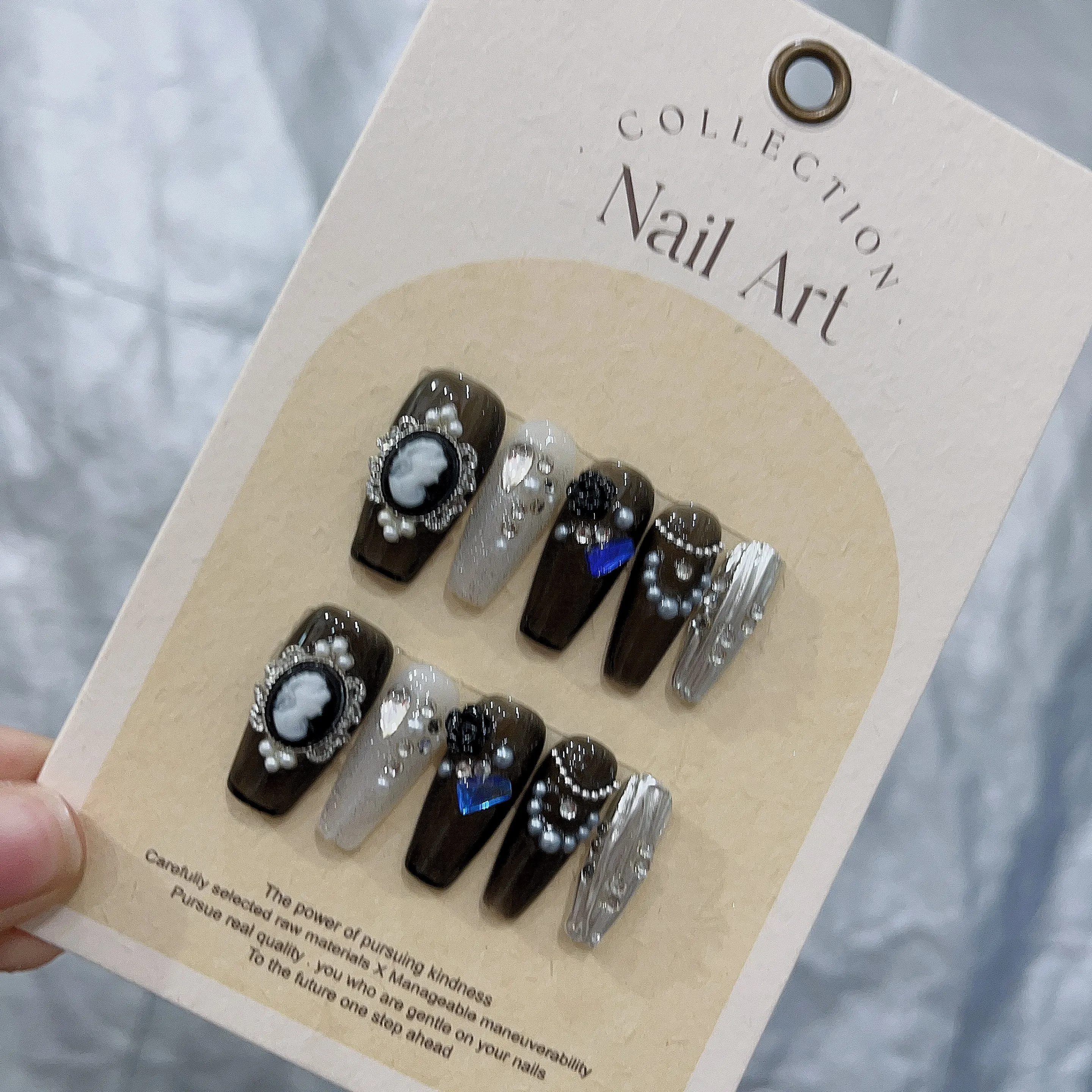 Темная индивидуальность тяжелая работа картина маслом жемчуг алмаз ручная роспись пресс на ногти стильная и крутая в магазине Emmabeauty. No24131
Темная индивидуальность тяжелая работа картина маслом жемчуг алмаз ручная роспись пресс на ногти стильная и крутая в магазине Emmabeauty. No24131