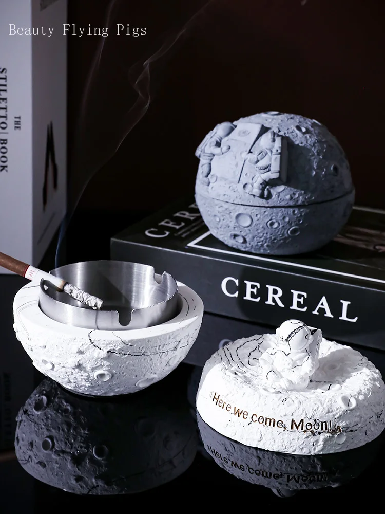 Creative Astronaut Ashtray Modern Home Decoration White with Cover Ashtrays Hotel Office Living Room Ornament Customized Gift
Creative Astronaut Ashtray Modern Home Decoration White with Cover Ashtrays Hotel Office Living Room Ornament Customized Gift