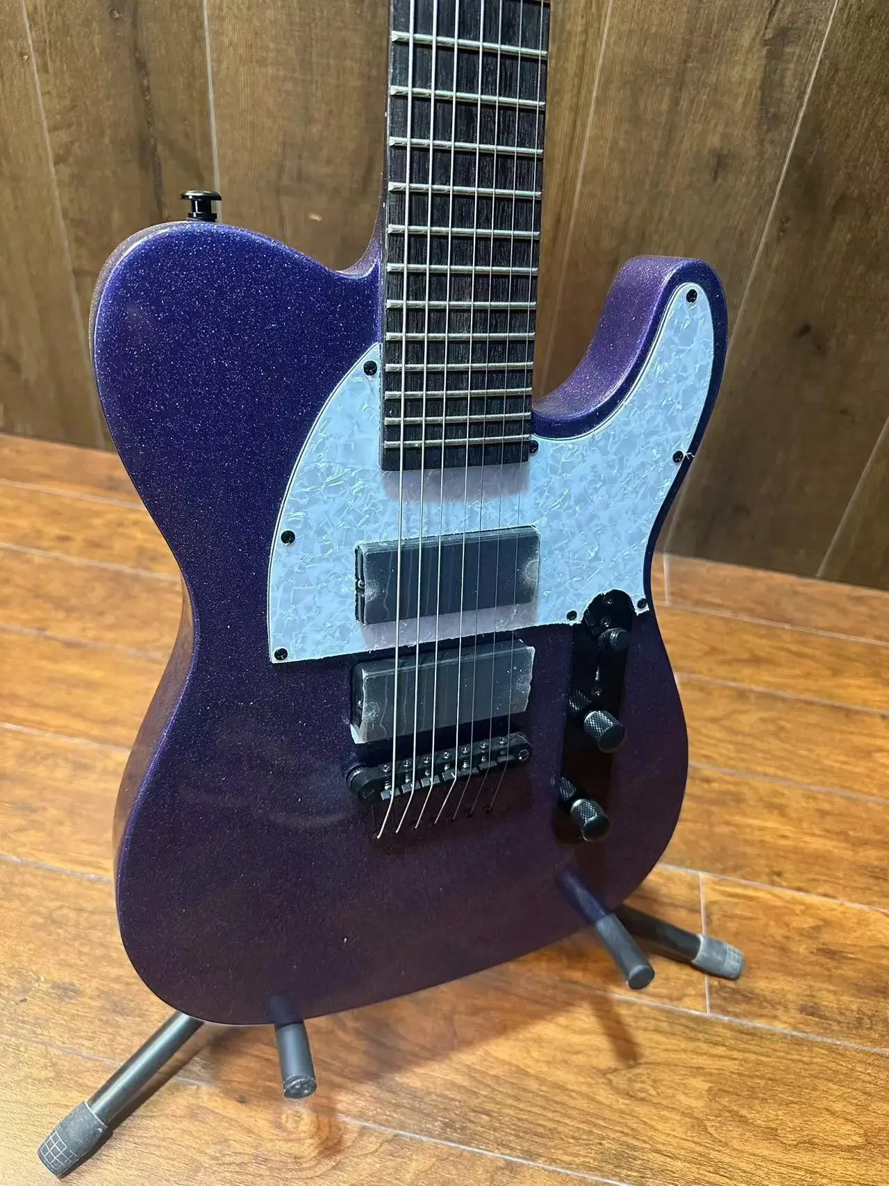 Stephen Carpenter 7 Strings Big Sparkle Metallic Purple Electric Guitar White Pearl Pickguard 9V Battery Box China EMG Pickups
Stephen Carpenter 7 Strings Big Sparkle Metallic Purple Electric Guitar White Pearl Pickguard 9V Battery Box China EMG Pickups