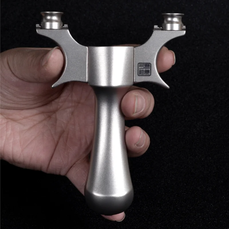 New titanium alloy slingshot flat rubber band CNC wire cutting precision catapult outdoor hunting shooting toys
New titanium alloy slingshot flat rubber band CNC wire cutting precision catapult outdoor hunting shooting toys