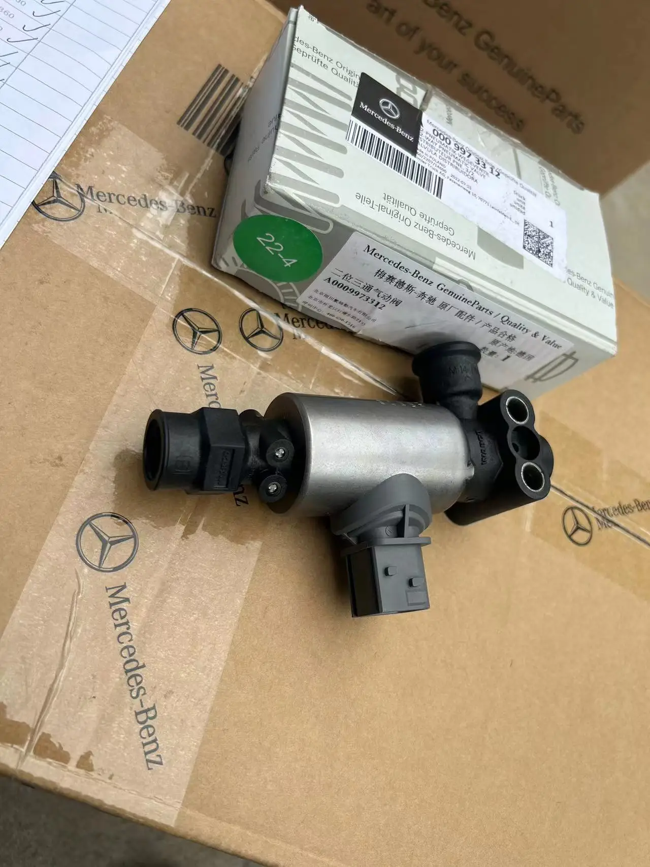A0009973312 4721730010 3/2 Solenoid Valve V-OLVO S-CANIA D-AF European truck Parts
A0009973312 4721730010 3/2 Solenoid Valve V-OLVO S-CANIA D-AF European truck Parts