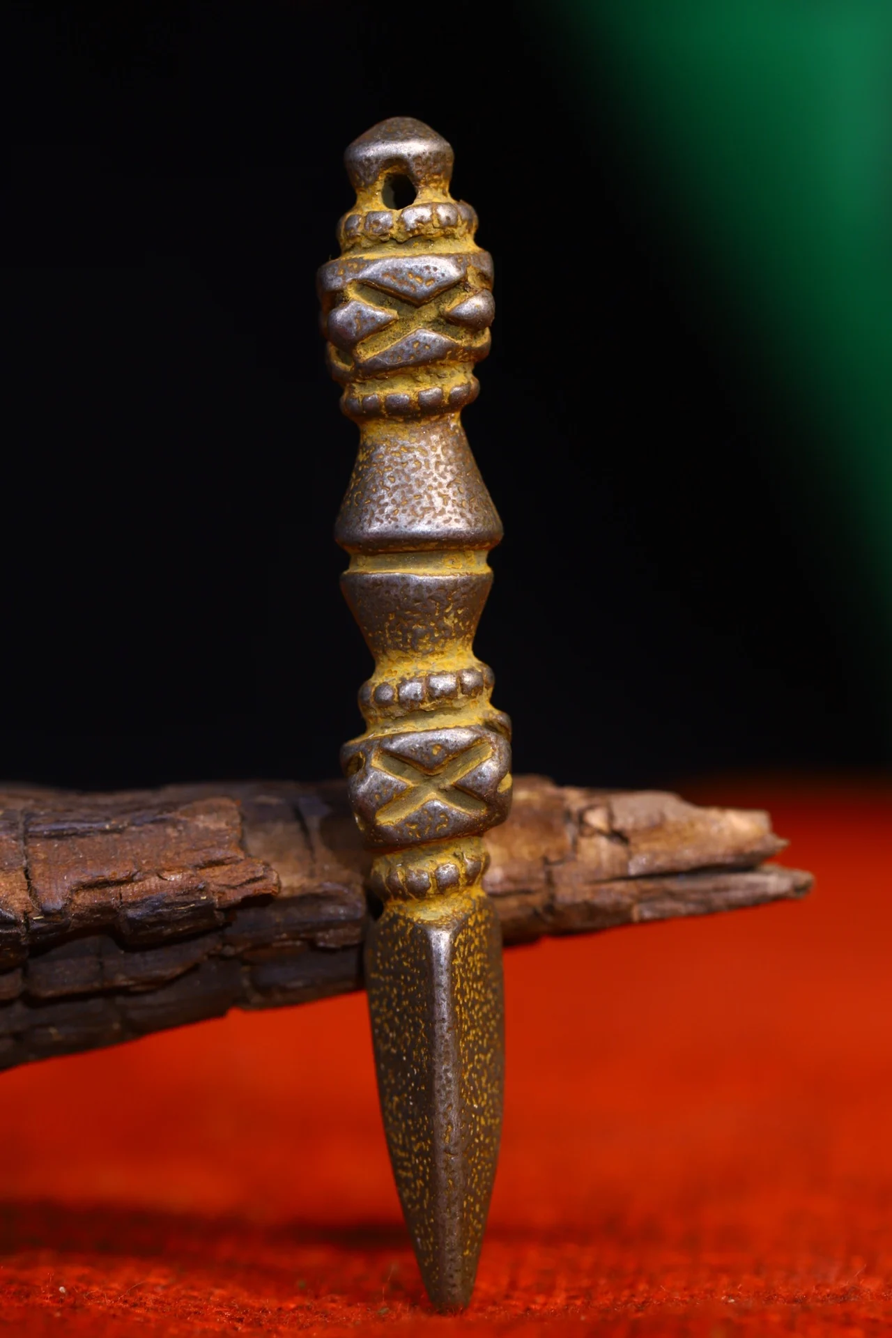 3"Tibet Temple Collection Old Tiantie Cinnabar Floral texture Dorje Vajra Phurpa Pendant Amulet Dharma Town house
3"Tibet Temple Collection Old Tiantie Cinnabar Floral texture Dorje Vajra Phurpa Pendant Amulet Dharma Town house