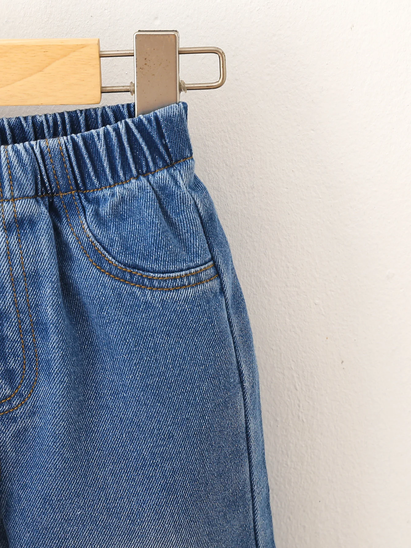 نمط اتجاهي رائج البيع للأولاد والبنات، بنطال جينز عصري وبسيط بلون سادة مع بنطال ضيق، طراز كاجوال نمط اتجاهي رائج البيع للأولاد والبنات، بنطال جينز عصري وبسيط بلون سادة مع بنطال ضيق، طراز كاجوال