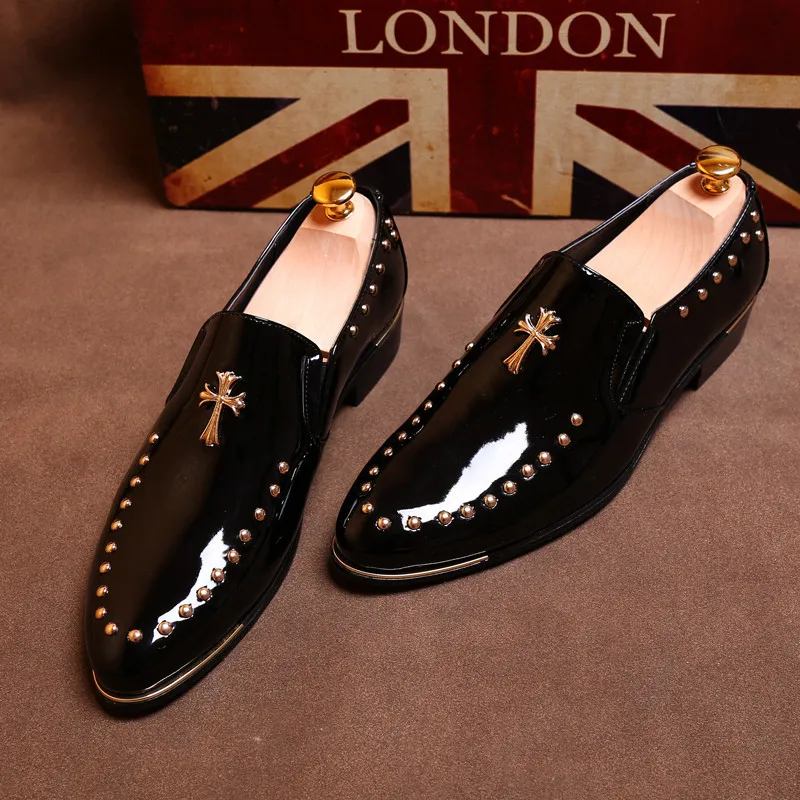 Men Patent Leather Shoes Black Wedding Shoes British Low Top Soft Men's Dress Shoes Solid Color Rivet Business Formal Loafers
Men Patent Leather Shoes Black Wedding Shoes British Low Top Soft Men's Dress Shoes Solid Color Rivet Business Formal Loafers