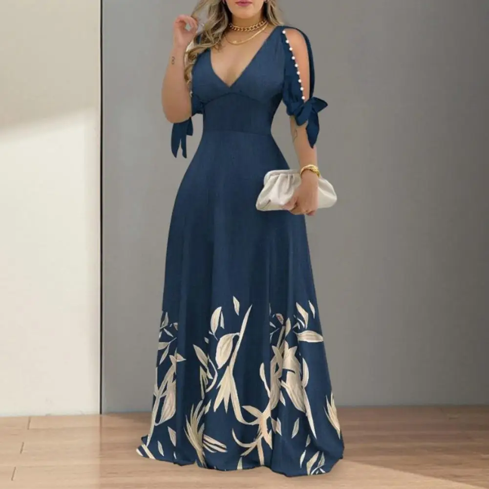 Платье-макси с высокой талией, цветочным принтом и бусинами
Платье-макси с высокой талией, цветочным принтом и бусинами