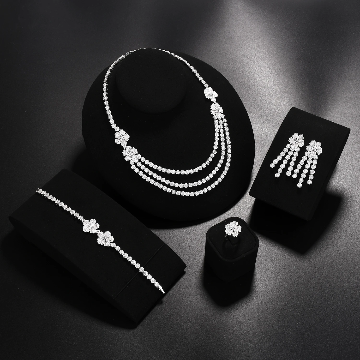 Fashion design exquisite engagement jewelry set cubic zirconia Dubai bride jewelry
Fashion design exquisite engagement jewelry set cubic zirconia Dubai bride jewelry