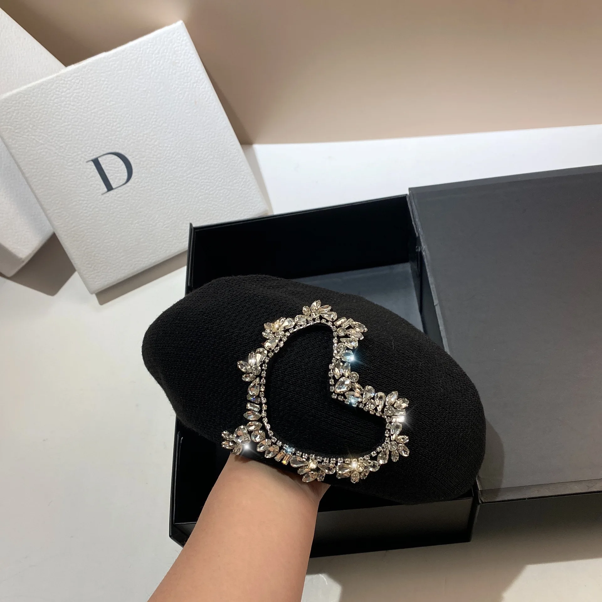 Тяжелая промышленность, яркий берет для женщин, новинка весны и лета, тонкая восьмиугольная вязаная крючком шляпа, корейский художник
Тяжелая промышленность, яркий берет для женщин, новинка весны и лета, тонкая восьмиугольная вязаная крючком шляпа, корейский художник