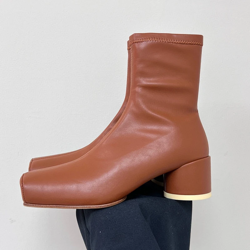 High-end Short Boots Autumn New Apparent Leg Length Square Toe Ladies Boots Genuine Leather Material Female Round Heel Shoes
High-end Short Boots Autumn New Apparent Leg Length Square Toe Ladies Boots Genuine Leather Material Female Round Heel Shoes