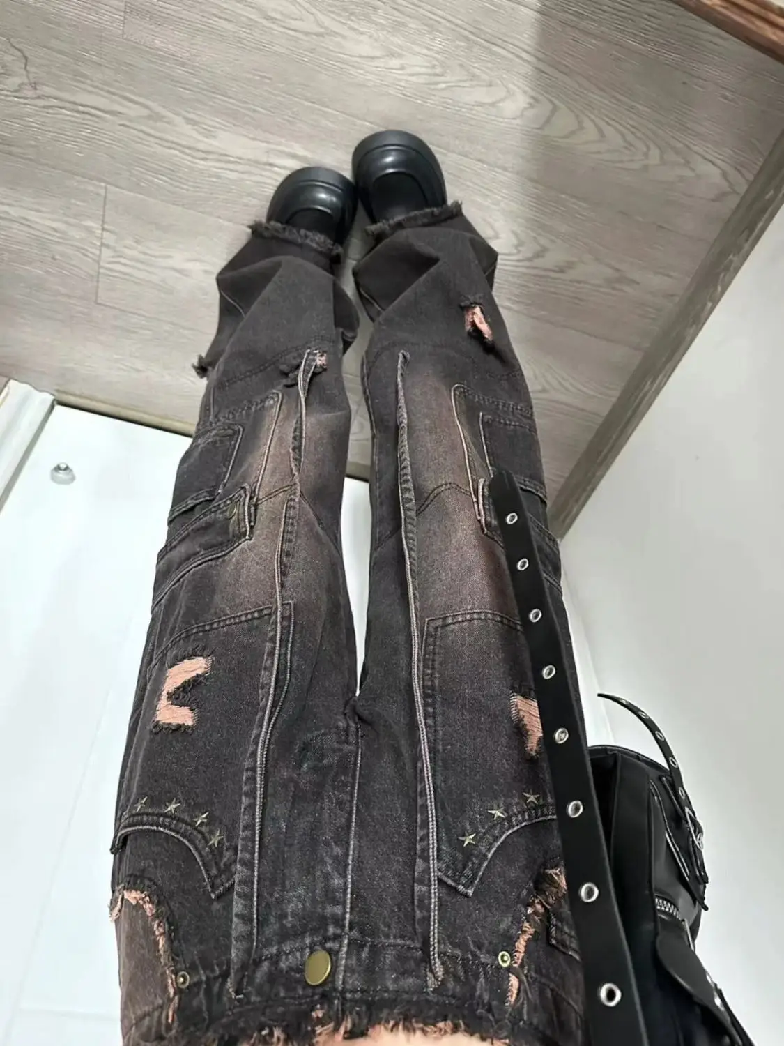 American women retro design jeans street multi-pocket wide-leg pants Y2k men and women straight floor-length mopping pants 2024
American women retro design jeans street multi-pocket wide-leg pants Y2k men and women straight floor-length mopping pants 2024