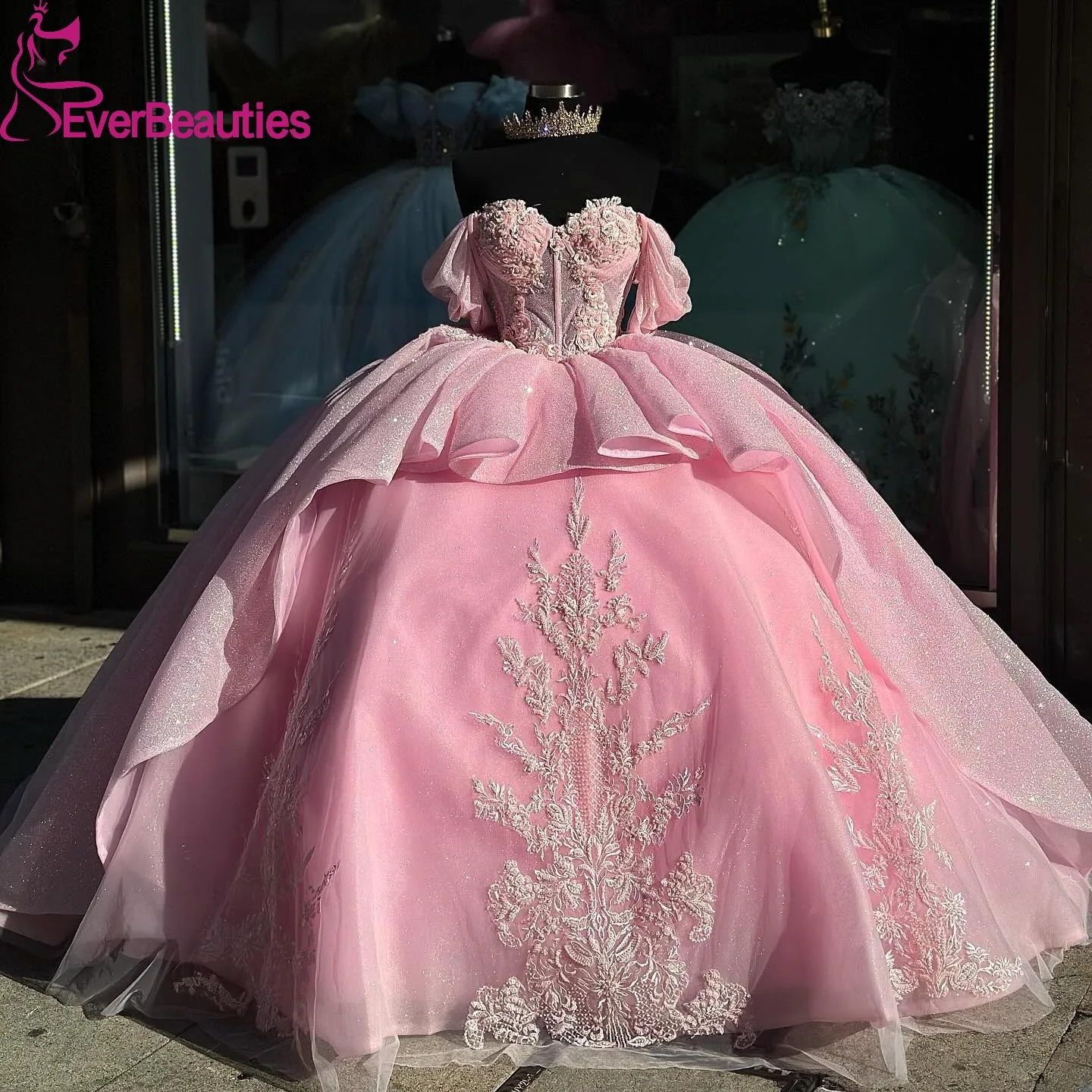 Pink Vestidos De 15 Quinceañera Off Shoulder Quinceanera Dresses Glittery Tulle Appliques Ball Gown Sweet 15 16 Dress
Pink Vestidos De 15 Quinceañera Off Shoulder Quinceanera Dresses Glittery Tulle Appliques Ball Gown Sweet 15 16 Dress