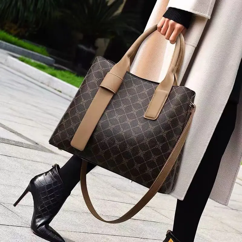 2023 women's bag new temperament ladies handbag commuting soft leather large capacity tote bag embossed shoulder Messenger bag
2023 women's bag new temperament ladies handbag commuting soft leather large capacity tote bag embossed shoulder Messenger bag