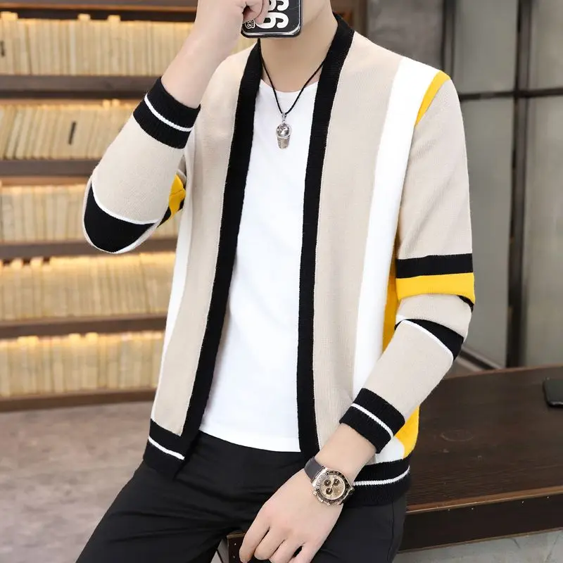 Men's Clothing Autumn and Winter New Temperament Versatile Fashion Splice Pockets Button Stripe Long Sleeve Commuting Sweater
Men's Clothing Autumn and Winter New Temperament Versatile Fashion Splice Pockets Button Stripe Long Sleeve Commuting Sweater