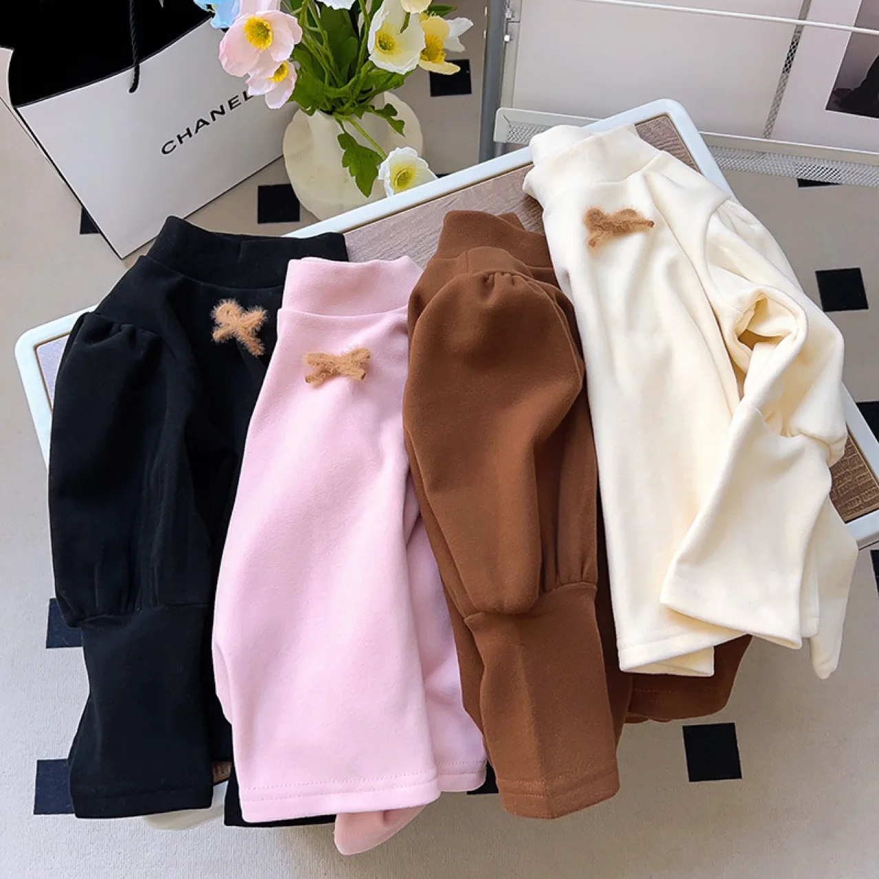 Korean Autumn Toddler Girl Pullover Solid Cooton Bow Bubble Sleeve Kid Girl Top Casual Versatile Turtleneck Baby Girl Undershrit
Korean Autumn Toddler Girl Pullover Solid Cooton Bow Bubble Sleeve Kid Girl Top Casual Versatile Turtleneck Baby Girl Undershrit