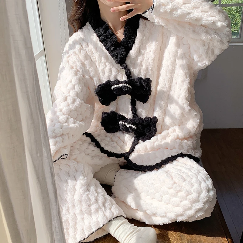 New Winter Pajamas Sets Women Coral Fleece Women's Sleepwear Thicken Pijamas Clothes V Collar Girl Night Wears For Woman Home
New Winter Pajamas Sets Women Coral Fleece Women's Sleepwear Thicken Pijamas Clothes V Collar Girl Night Wears For Woman Home