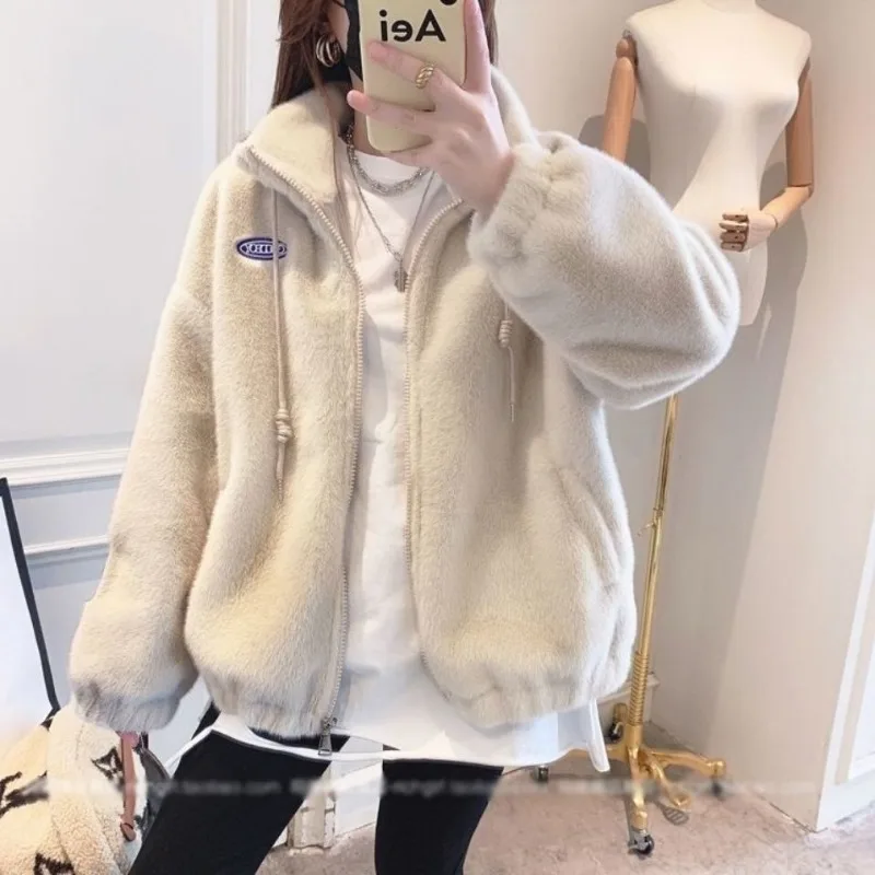 

2023 New Women Faux Fur Coat Winter Loose Thicken Warm Outwear Imitation Mink Stand Collar Short Cotton Jacke Fashion Casual Top