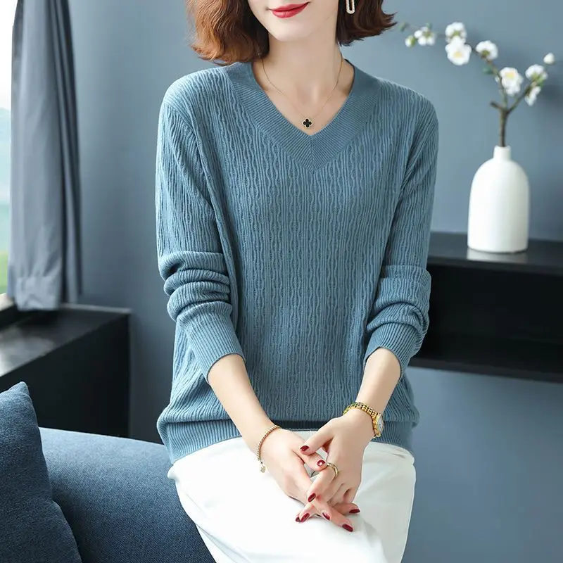 2023 Autumn and Winter Women's Pullover V-neck Screw Thread Solid Sweater Loose Bottom Fashion Casual Elegant Long Sleeve Tops
2023 Autumn and Winter Women's Pullover V-neck Screw Thread Solid Sweater Loose Bottom Fashion Casual Elegant Long Sleeve Tops