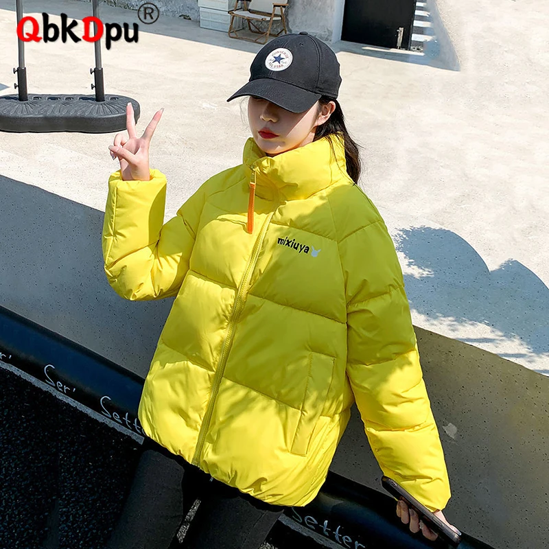 Elegant Snow Wear Warm Cotton Padded Thicken Parkas Loose Stand Collar Winter Jacket Women Korean Long Sleeve Bread Short Coats
Elegant Snow Wear Warm Cotton Padded Thicken Parkas Loose Stand Collar Winter Jacket Women Korean Long Sleeve Bread Short Coats
