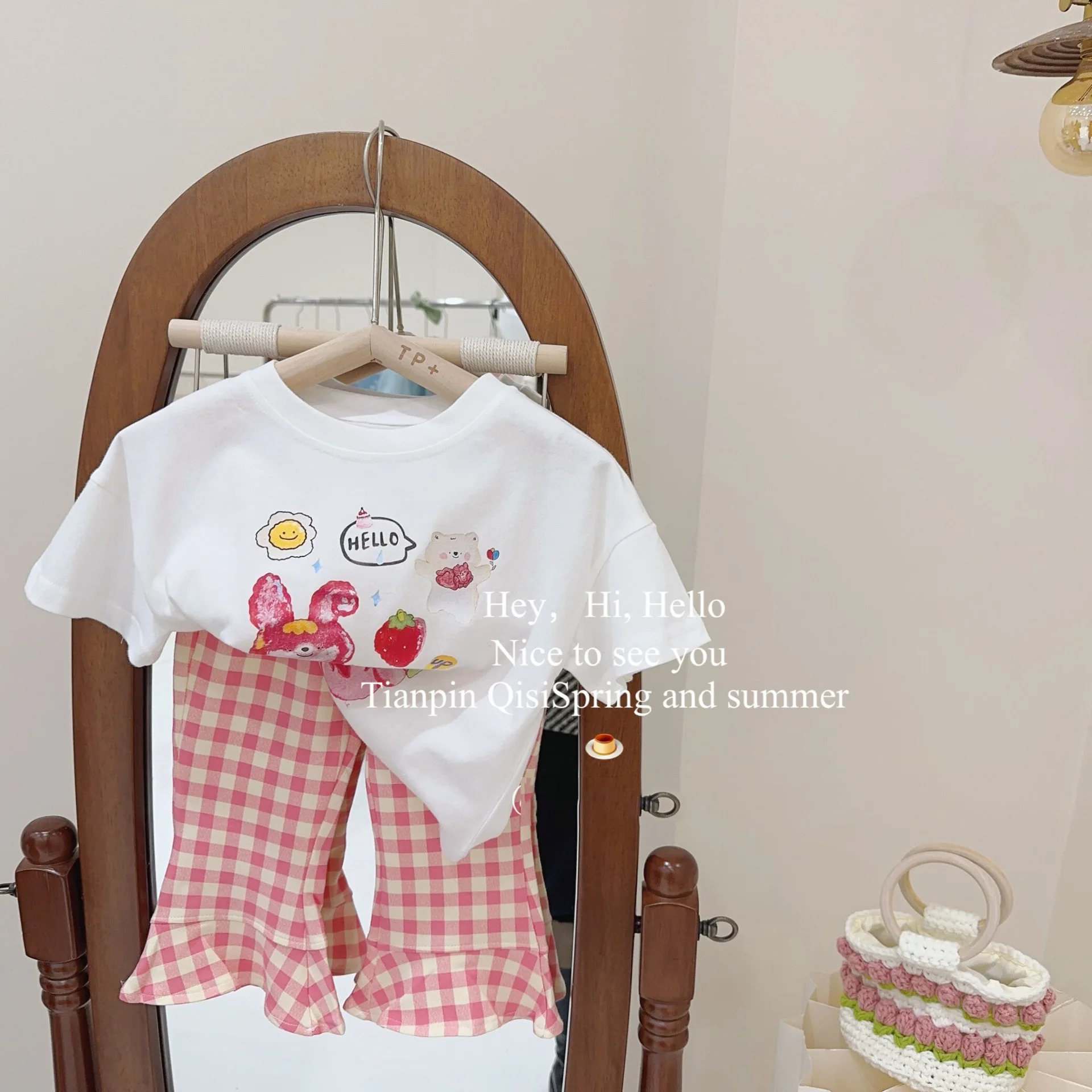 Spring Summer Korean Little Girls 2PCS Clothes Set Short Sleeve Cartoon Print Tees Plaid Flare Pants Suit Children Girls Outfits
Spring Summer Korean Little Girls 2PCS Clothes Set Short Sleeve Cartoon Print Tees Plaid Flare Pants Suit Children Girls Outfits