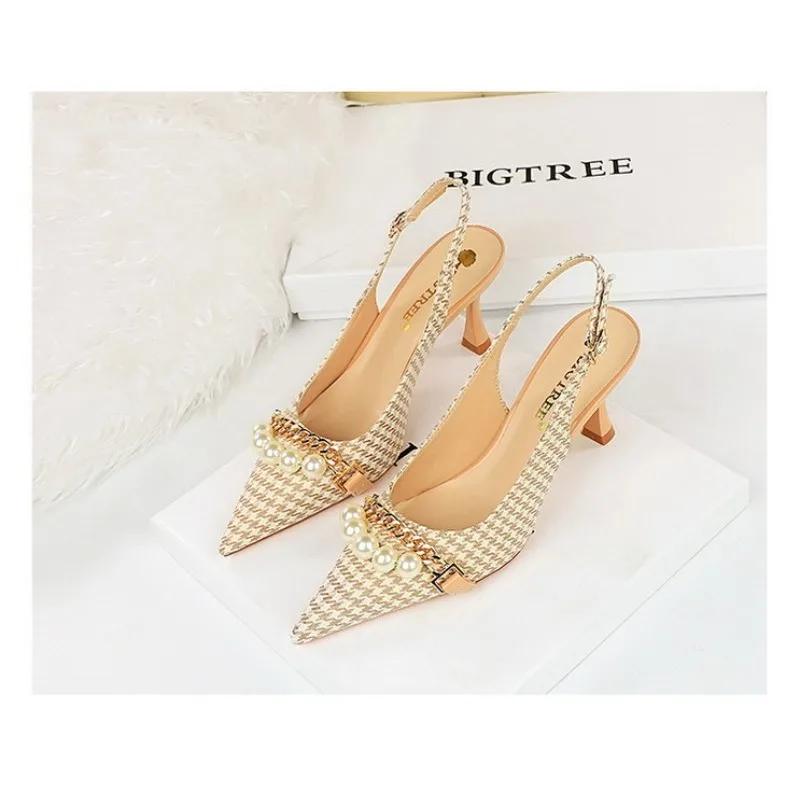 2023 New Woman's High Heels Spring Summer Pointed Toe Buckle Strap Female Pumps Mid Heel Elegant Women Party Pearl Wedding Shoes
2023 New Woman's High Heels Spring Summer Pointed Toe Buckle Strap Female Pumps Mid Heel Elegant Women Party Pearl Wedding Shoes
