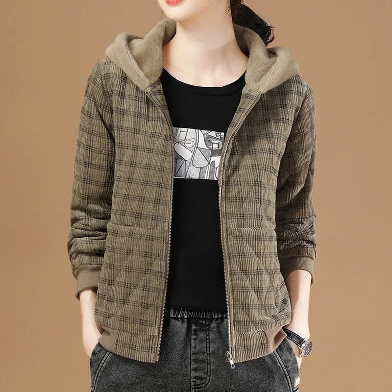 Women Plaid Loose Lambswool Cotton-padded Corduroy Jackets New Winter 2024 Retro Plus Velvet Clothes Short Coats Female Outwear
Women Plaid Loose Lambswool Cotton-padded Corduroy Jackets New Winter 2024 Retro Plus Velvet Clothes Short Coats Female Outwear