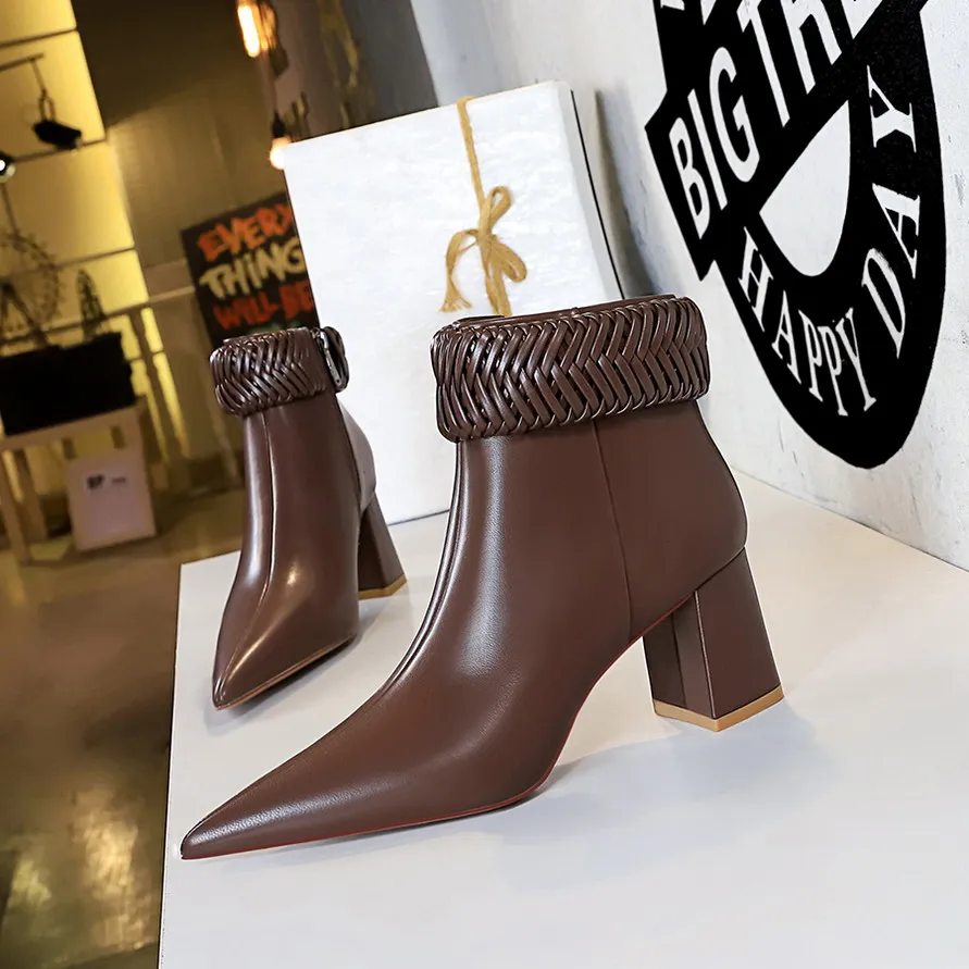 BIGTREE Shoes New Designer Weave Women Boots Pointed Toe Chunky Heel Ankle Boots Side Zip Ladies Booties Fashion High-heel Boots
BIGTREE Shoes New Designer Weave Women Boots Pointed Toe Chunky Heel Ankle Boots Side Zip Ladies Booties Fashion High-heel Boots