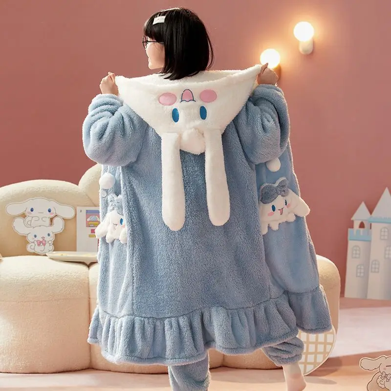 Пижама Ins Cinnamorol для девочек Kuromi осень-зима Мелодия модная Коралловая флисовая удлиненная одежда для девушек
Пижама Ins Cinnamorol для девочек Kuromi осень-зима Мелодия модная Коралловая флисовая удлиненная одежда для девушек