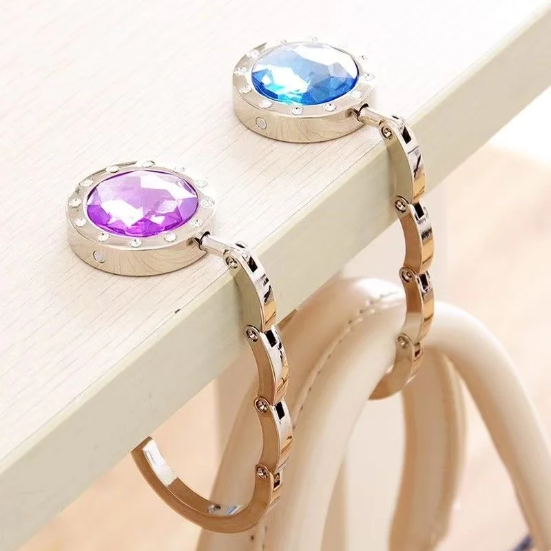 1pc Portable Fashion Folding Crystal Alloy Purse Handbag Bag Hanger Hook Holder Table Hook Unique Bag Parts Accessories
1pc Portable Fashion Folding Crystal Alloy Purse Handbag Bag Hanger Hook Holder Table Hook Unique Bag Parts Accessories