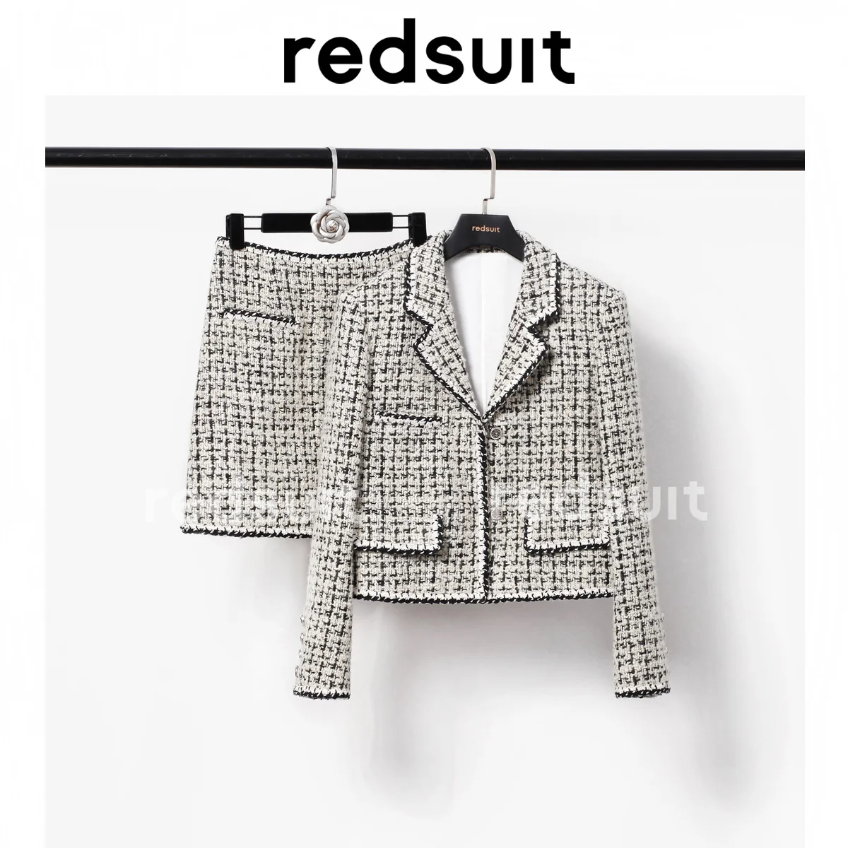 Redsuit черно-серый костюм с воротником маленькое очаровательное пальто в клетку Универсальный твидовый комплект утолщенный Новый
Redsuit черно-серый костюм с воротником маленькое очаровательное пальто в клетку Универсальный твидовый комплект утолщенный Новый