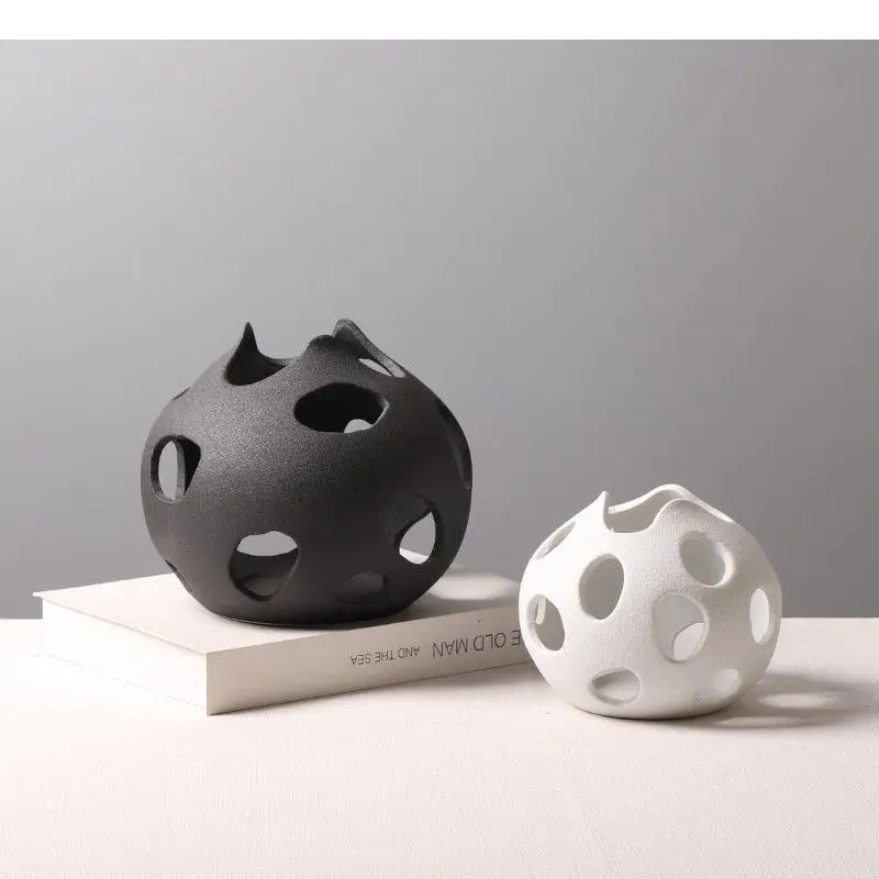 Minimalism Hollow Ceramic Spherical Artwork Ornaments Abstract Crafts Porcelain Ball Sculpture Desk Decoration Statue Home Decor
Minimalism Hollow Ceramic Spherical Artwork Ornaments Abstract Crafts Porcelain Ball Sculpture Desk Decoration Statue Home Decor