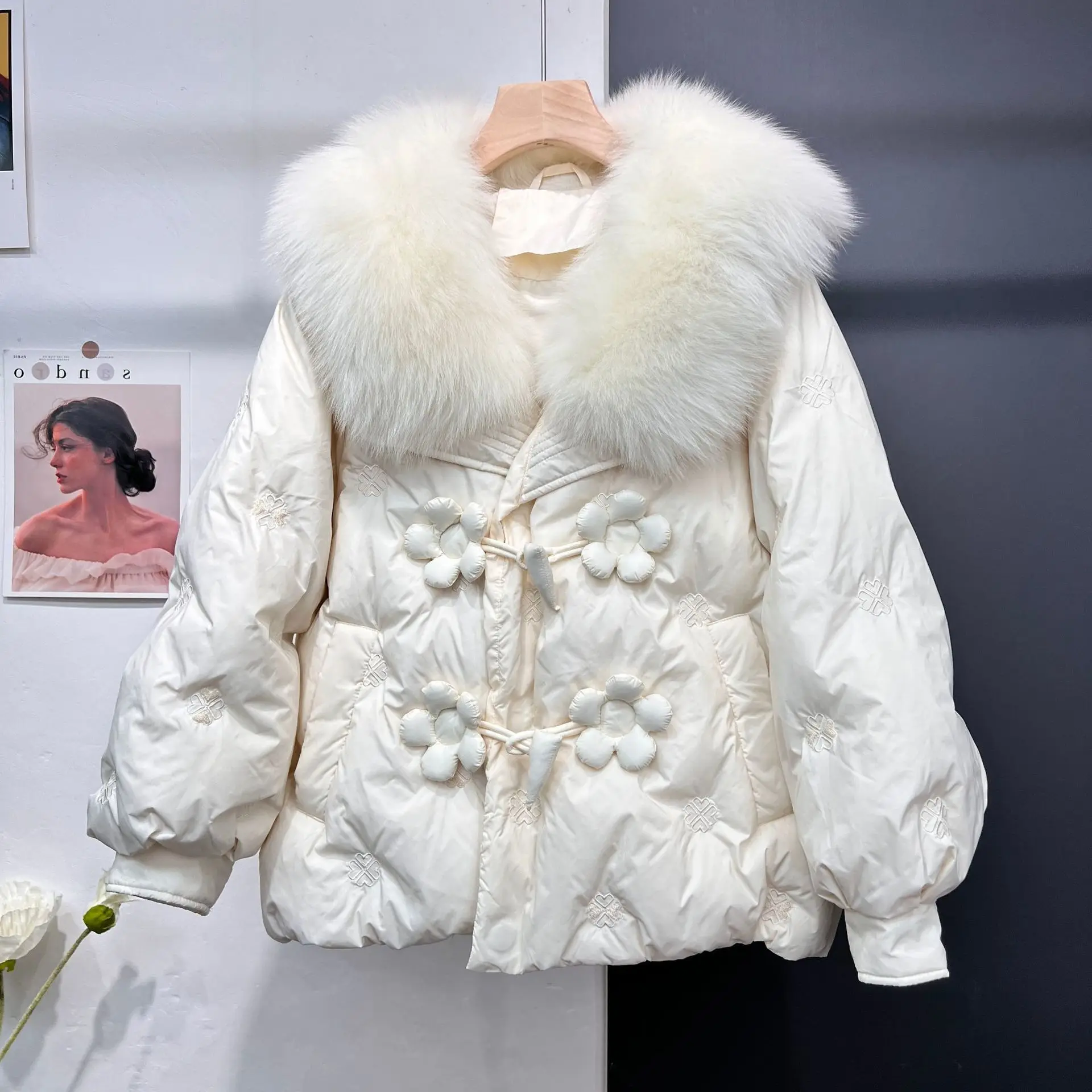 Fur Coat Autumn and Winter Down Coat Women's Short Fox Fur Collar Sea Collar Small Pepper Plate Buckle Youth Style 2023
Fur Coat Autumn and Winter Down Coat Women's Short Fox Fur Collar Sea Collar Small Pepper Plate Buckle Youth Style 2023