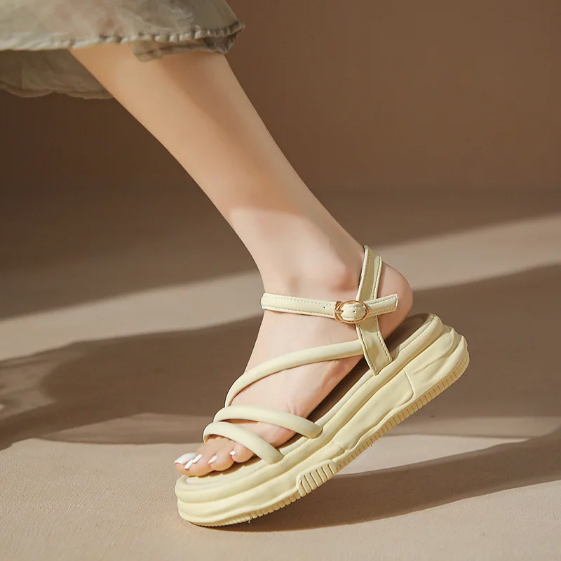 2023 Summer New Sandal Female Korean Version of Sponge Cake with Thick Bottom Seaside Word with Roman Style Sandals Wholesale.
2023 Summer New Sandal Female Korean Version of Sponge Cake with Thick Bottom Seaside Word with Roman Style Sandals Wholesale.