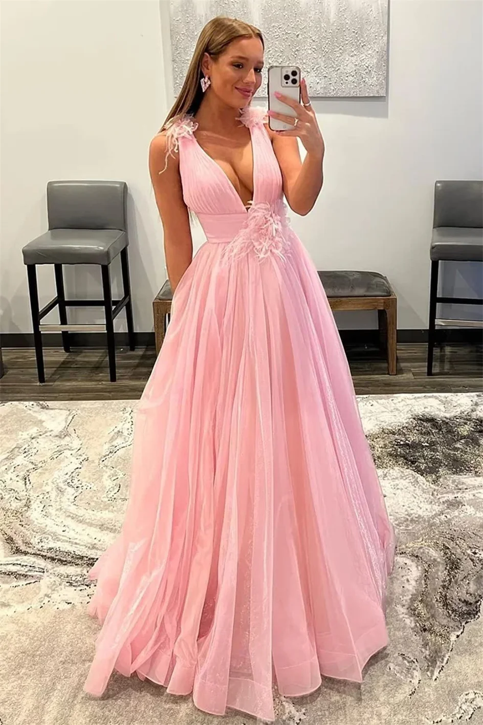 V-Neck Tulle Sleeveless Lace Up Floor-length Prom Dress Feather Formal Dress Wedding Bridesmaid Dress for Women Evening Party
V-Neck Tulle Sleeveless Lace Up Floor-length Prom Dress Feather Formal Dress Wedding Bridesmaid Dress for Women Evening Party