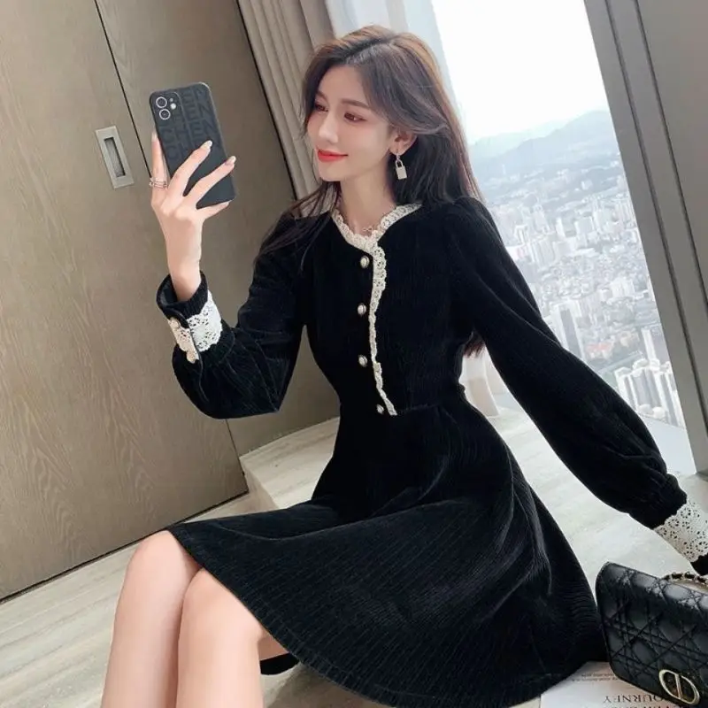 French Hepburn Wind Lamp Core Fleece Dress For Women's Autumn and Winter Fashion New Style Elegant Middle Length Bottom Skirt
French Hepburn Wind Lamp Core Fleece Dress For Women's Autumn and Winter Fashion New Style Elegant Middle Length Bottom Skirt