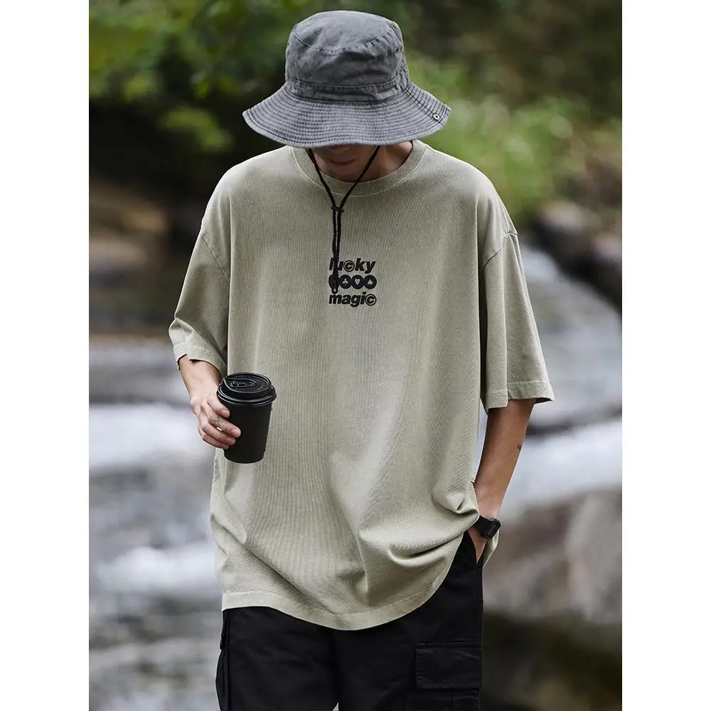 Korean style round neck pure cotton short-sleeved top men's summer new retro loose Japanese style printed T-shirt niche trendy
Korean style round neck pure cotton short-sleeved top men's summer new retro loose Japanese style printed T-shirt niche trendy
