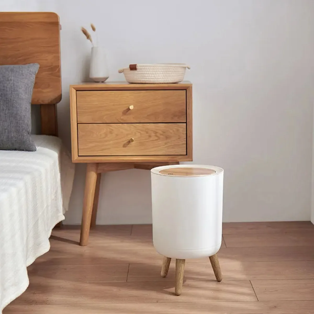 

Trash Can High Foot Wood Grain Trash Cans with Lid Creative Wastebin with Press Cover Kitchen Toilet Garbage Container Waste Bin