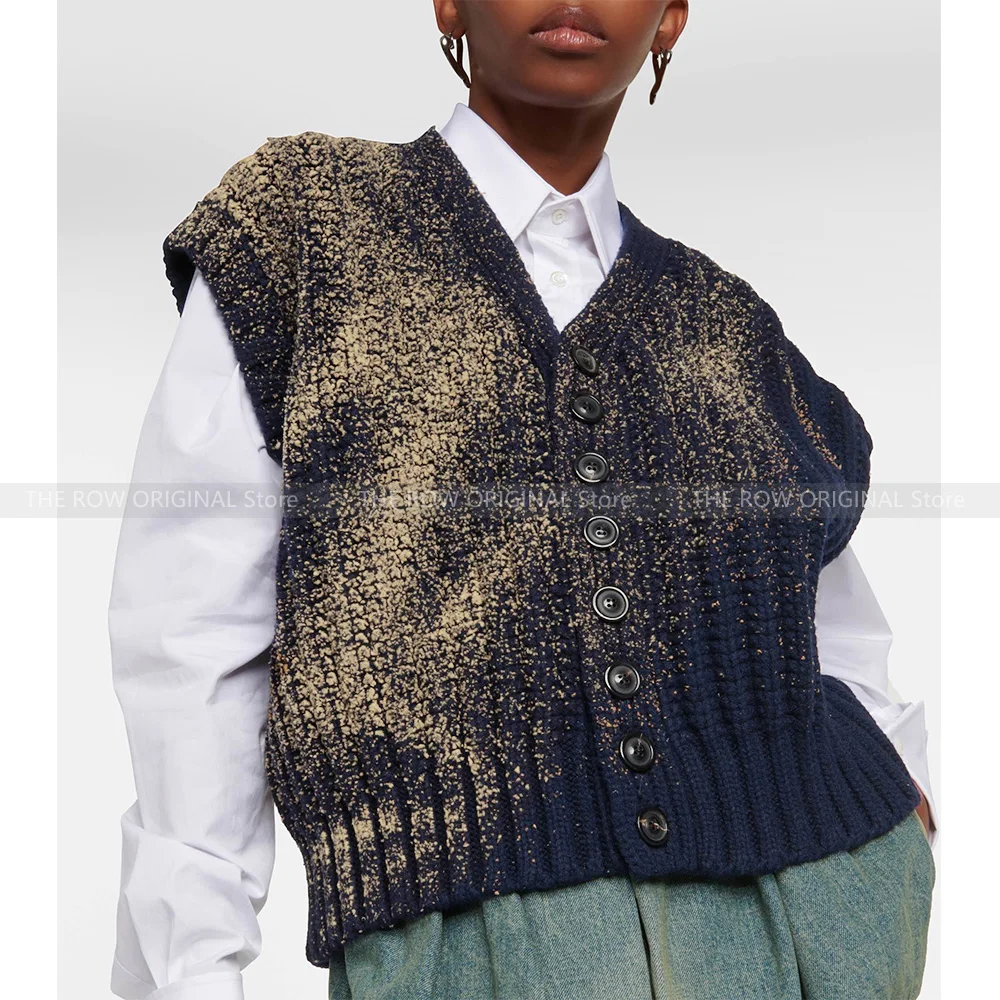 Women's 2023 Autumn and winter new niche design models sleeveless V-neck wool knit loose waistcoat jacket
Women's 2023 Autumn and winter new niche design models sleeveless V-neck wool knit loose waistcoat jacket