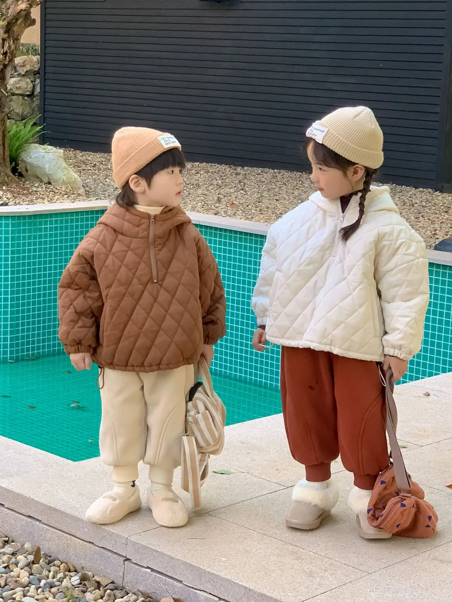2023 Winter New Children Long Sleeve Thick Hooded Coat Baby Girls Cotton Padded Jacket Boys Simple Casual Tops Kids Warm Clothes
2023 Winter New Children Long Sleeve Thick Hooded Coat Baby Girls Cotton Padded Jacket Boys Simple Casual Tops Kids Warm Clothes