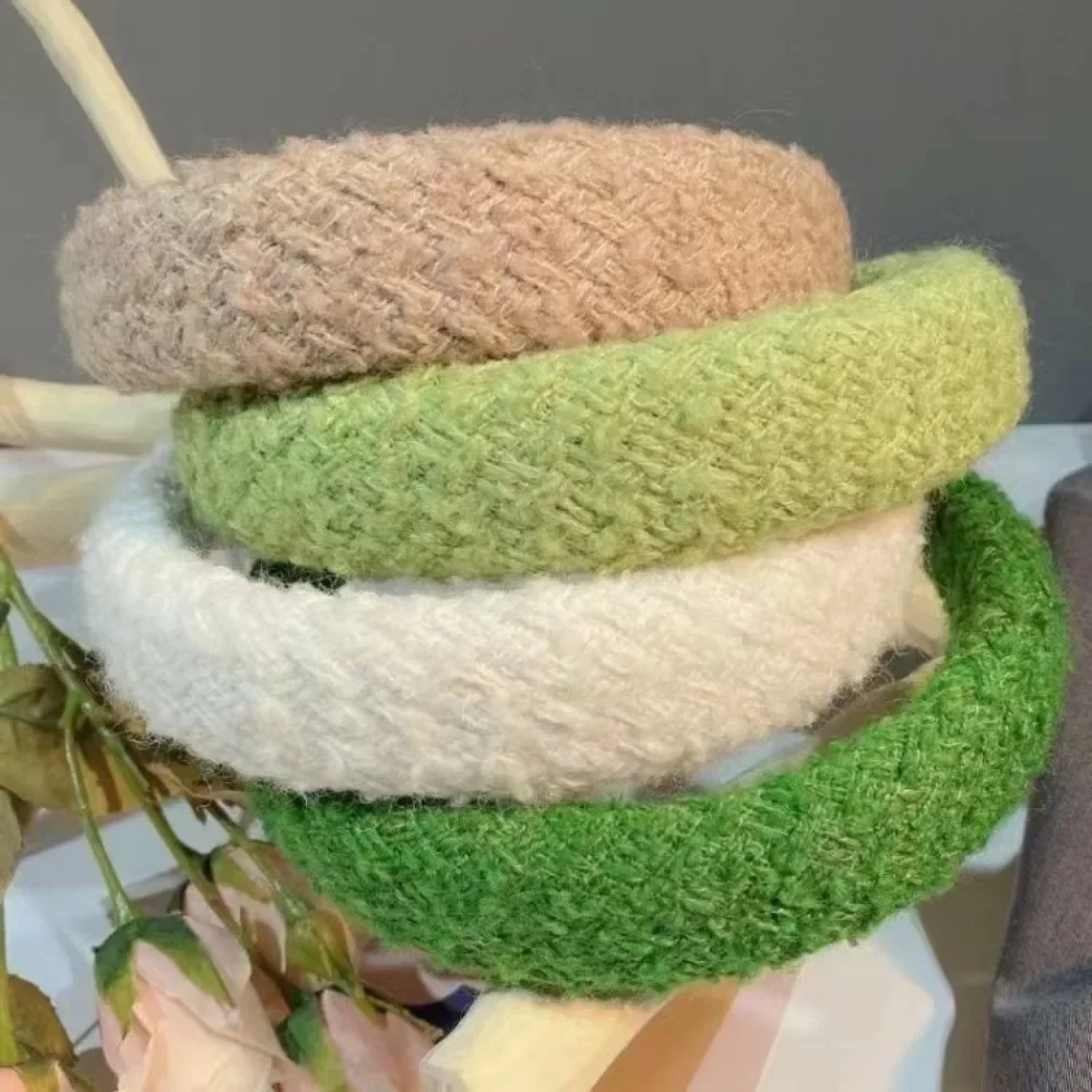 Korean Autumn and Winter New Wide Edge Hair Hoops Women's Versatile Style Plush Hair Hoops Knitted Hair Bands Hair Accessories
Korean Autumn and Winter New Wide Edge Hair Hoops Women's Versatile Style Plush Hair Hoops Knitted Hair Bands Hair Accessories