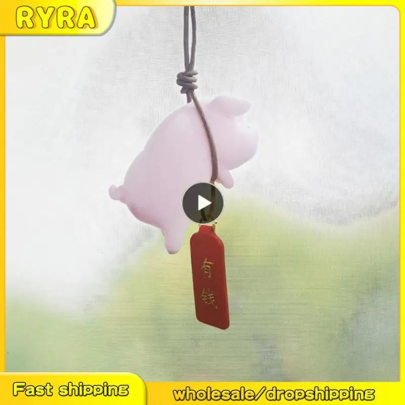 1 шт. Забавный аниме свинья качели подвеска автомобиля украшение интерьера автомобиля Свинья с очками Автомобильная фотография для автомобиля 
1 шт. Забавный аниме свинья качели подвеска автомобиля украшение интерьера автомобиля Свинья с очками Автомобильная фотография для автомобиля